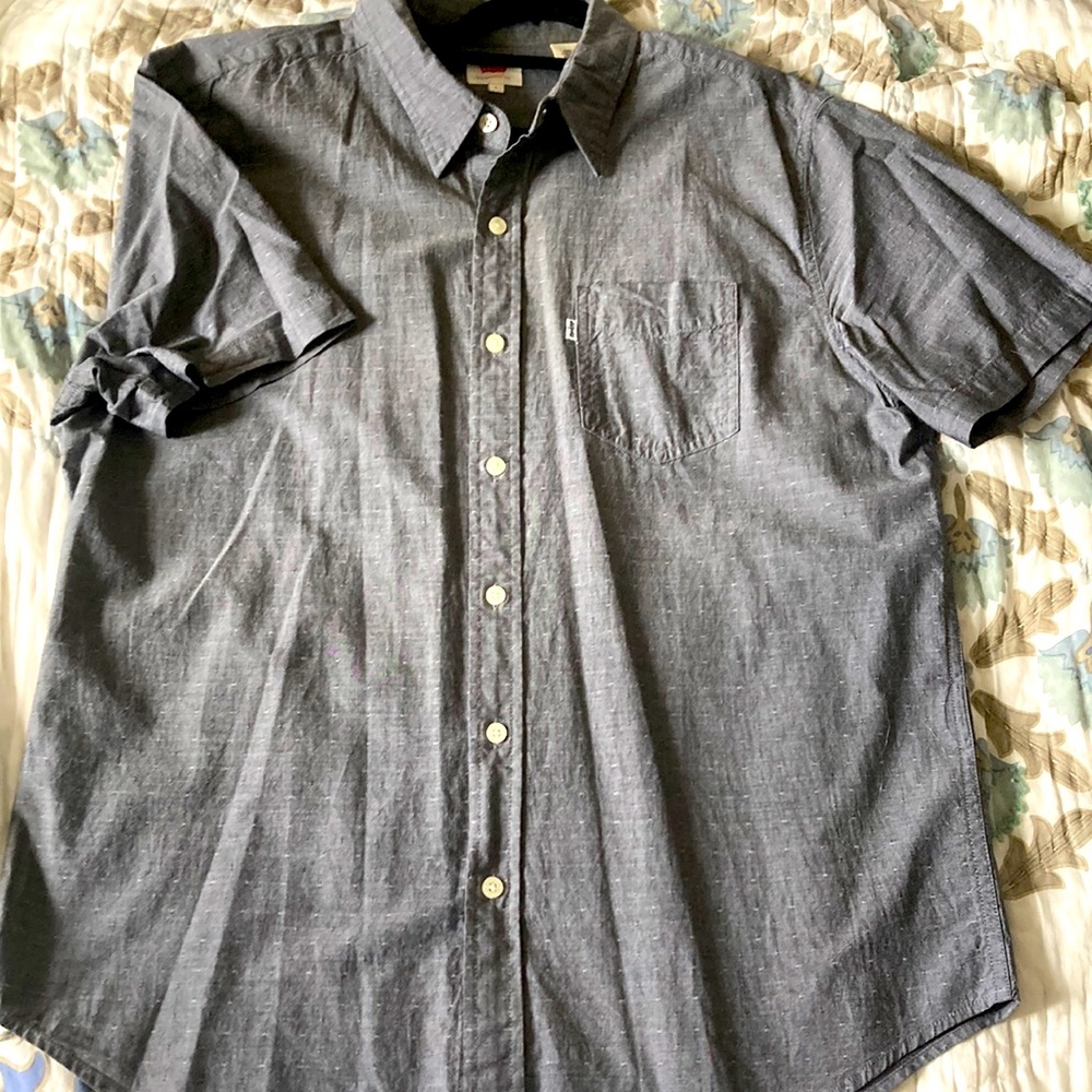 Men’s Levi’s short sleeved button down Sz L